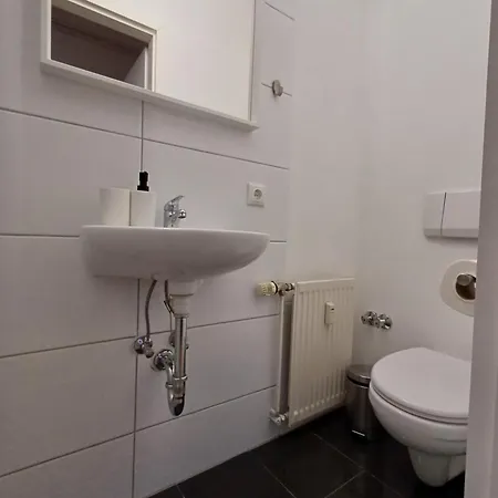 Fuer 2 Personen-bad-kuehlschrank-tv-11 Gæstehus 3*