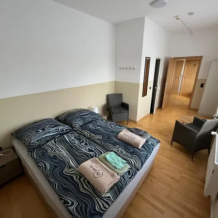 Fuer 2 Personen-bad-kuehlschrank-tv-11 * Meine