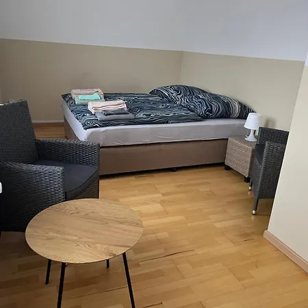 Pensionat Fuer 2 Personen-bad-kuehlschrank-tv-11 Meine