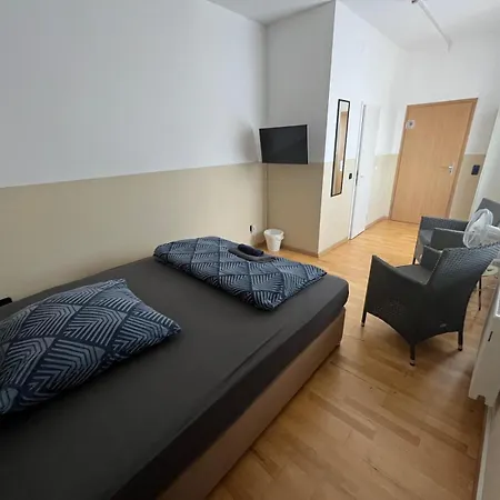 Fuer 2 Personen-bad-kuehlschrank-tv-11 Meine