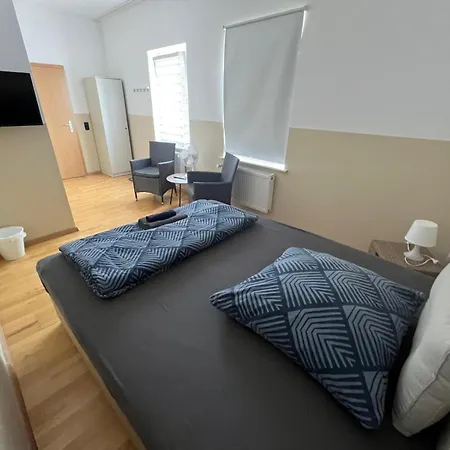 Fuer 2 Personen-bad-kuehlschrank-tv-11 Meine