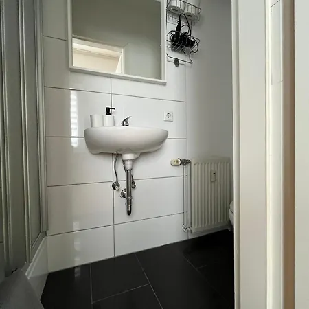 Fuer 2 Personen-bad-kuehlschrank-tv-11 Meine