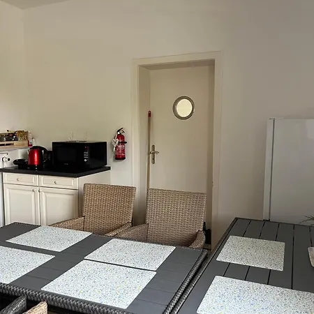 Pensionat Fuer 2 Personen-bad-kuehlschrank-tv-11 *