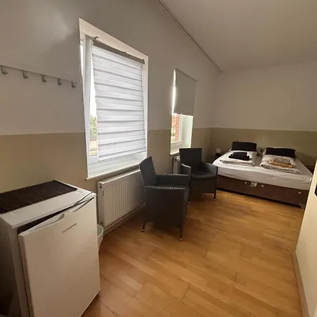 Fuer 2 Personen-bad-kuehlschrank-tv-11 3*