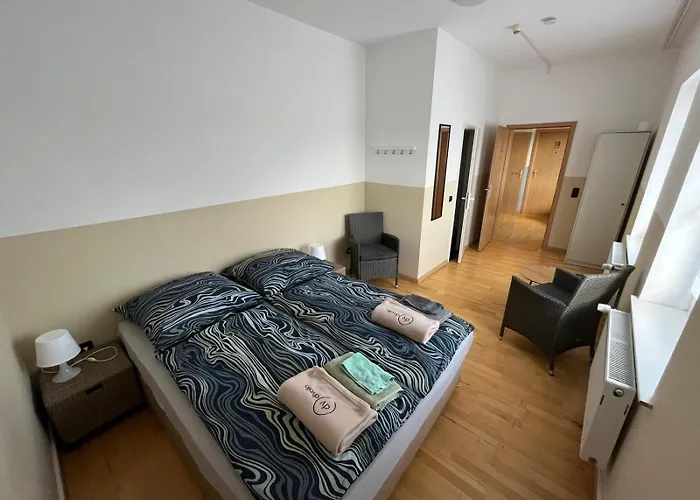 Fuer 2 Personen-bad-kuehlschrank-tv-11 3* Meine