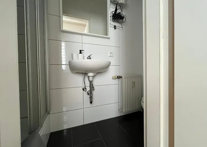 Fuer 2 Personen-bad-kuehlschrank-tv-11 Meine