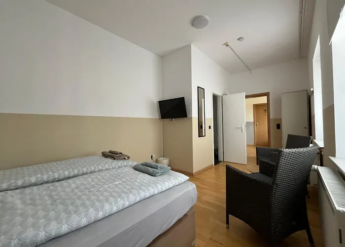 Fuer 2 Personen-bad-kuehlschrank-tv-11 Vendégház