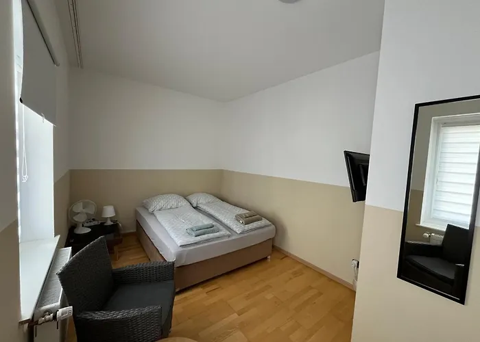 Fuer 2 Personen-bad-kuehlschrank-tv-11 3*